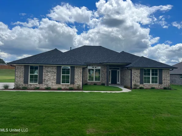 5895 Sara Ann Ln, Horn Lake, MS 38637