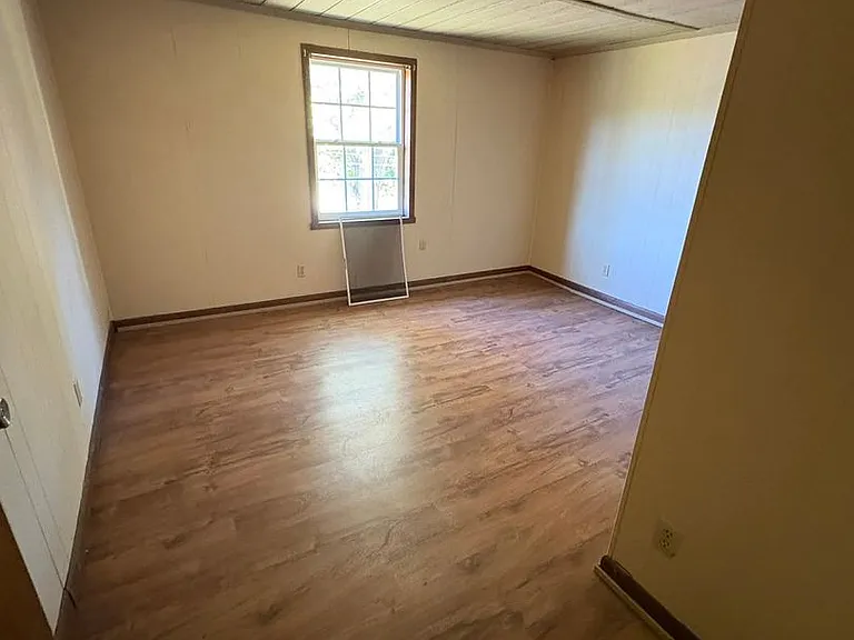 525 E Main St — Photo 3