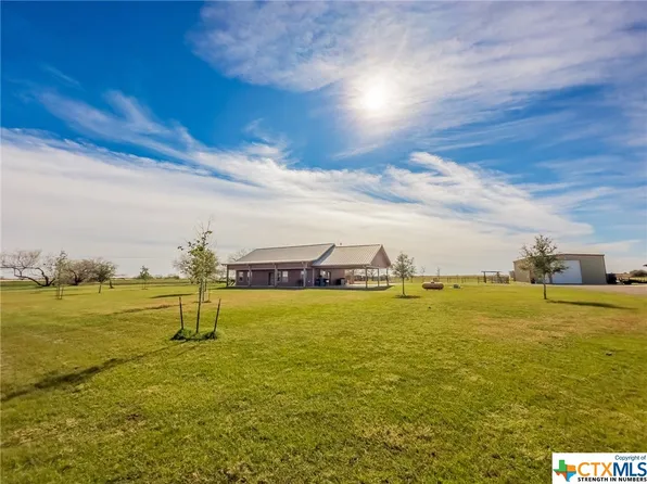 173 Kounty Rd, Inez, TX 77968
