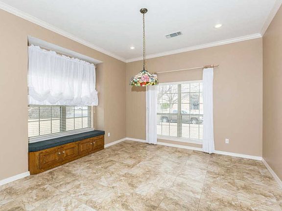 5th image of 2613 Hawthorne Dr