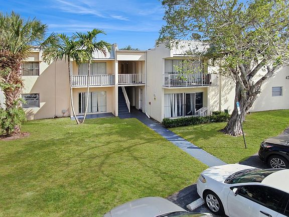 3rd image of 425 Executive Center Dr APT 203