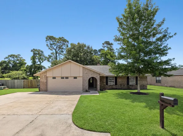 12422 Old River Dr, Mont Belvieu, TX 77523