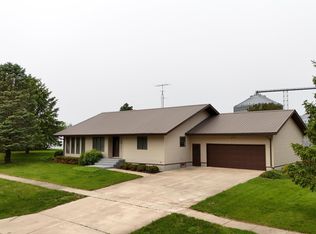 207 Blaine St, Ledyard, IA 50556