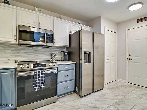 3rd image of 313 Lake Catherine Cir