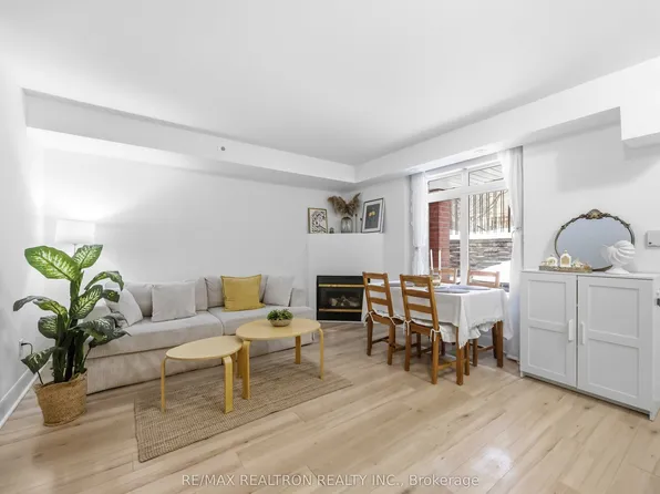 415 Jarvis St #121, Toronto, ON M4Y 3C1