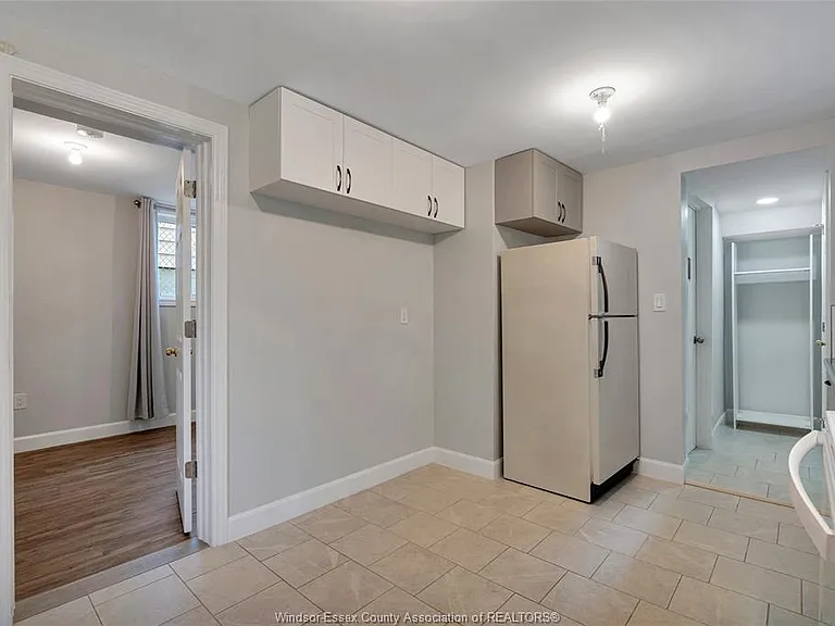 881 Parent Ave #BASEMENT — Photo 6