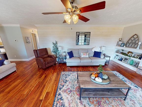 4th image of 29 Aspen Cir