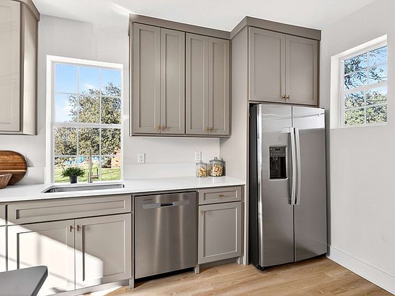 5th image of 439 W 9th St APT 5