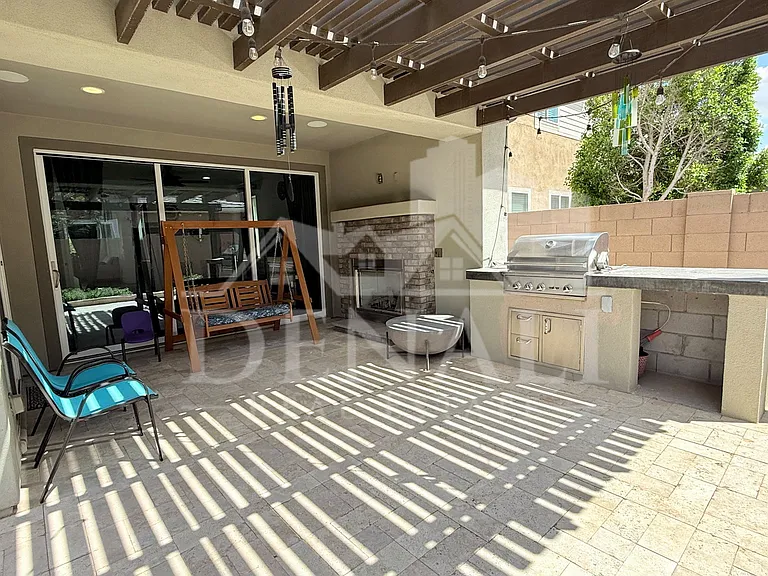 1729 W Myrna Ln — Photo 33