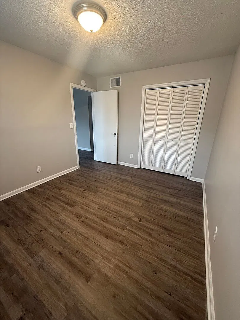 802 Riviera — Photo 1
