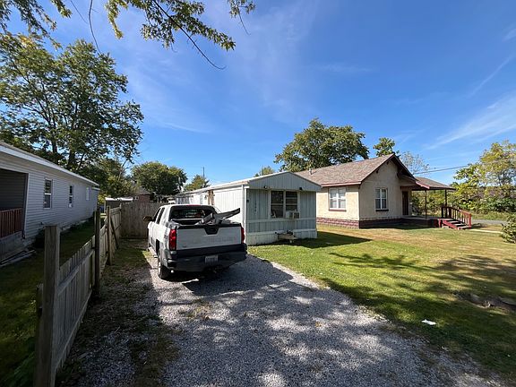 4th image of 1004 Case St
