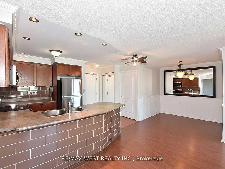 935 Sheppard Ave W #Penthouse 810 — Photo 21