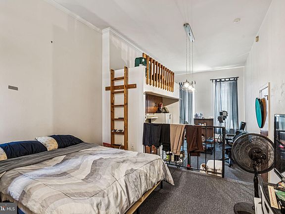 4th image of 1917 Spring Garden St APT 1