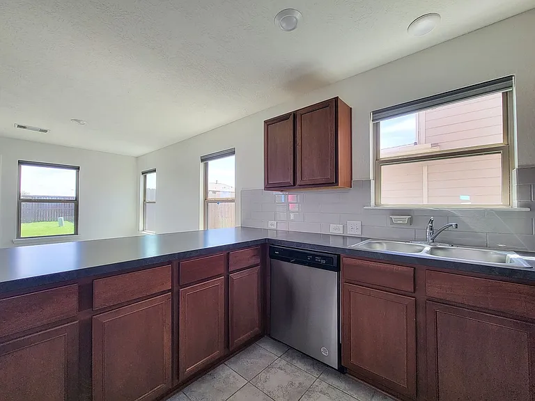 727 Hardwood Grove Ct — Photo 17