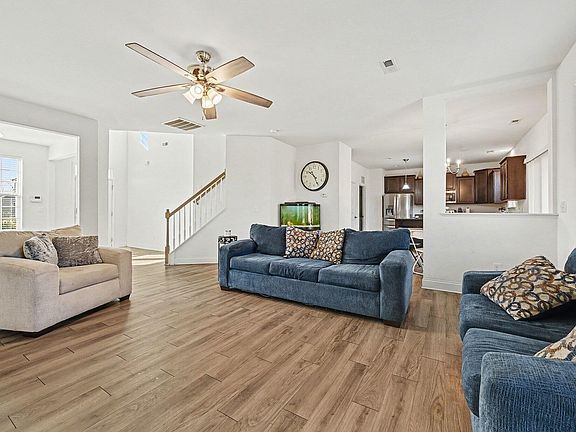 5th image of 69 Sugarbush Ct