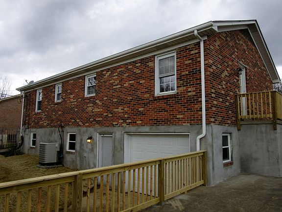 3rd image of 410 Richmond Ave