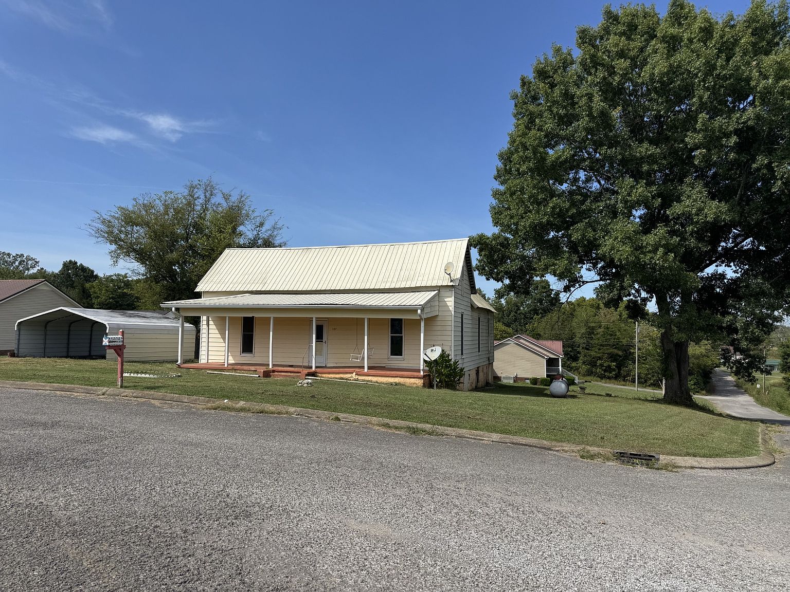 107 Twin Oaks Dr, Bell Buckle TN - Owner Finance Home
