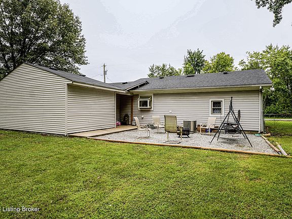 2nd image of 978 Raymond Rd