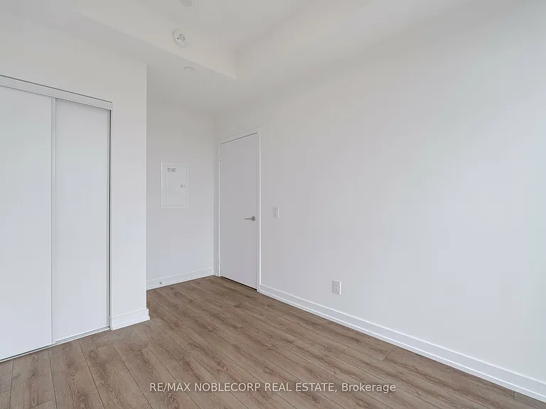 500 Dupont St #409 — Photo 16