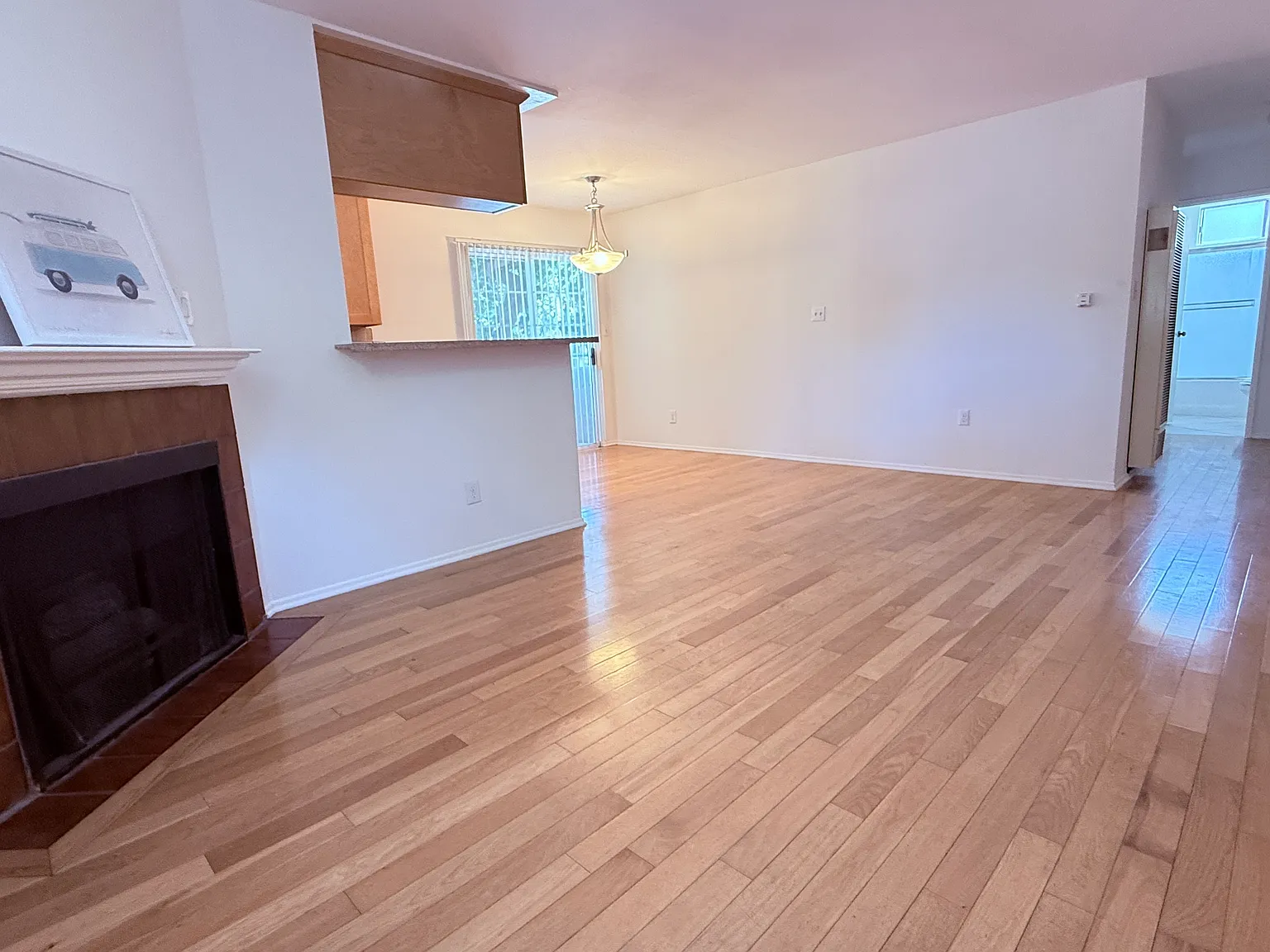 2 bed, 850 sqft, $3,195 — Photo 2