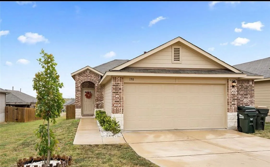 4 bed, 1647 sqft, $1,900 — Photo 1