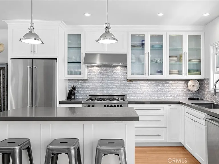 2049 E Ocean Blvd — Photo 7