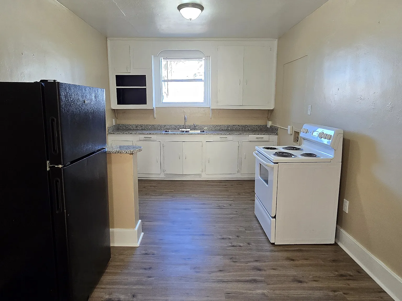 2 bed, 816 sqft, $650 — Photo 2