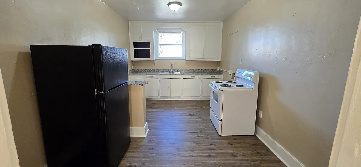 Building Photo - 235 S 20th St #8