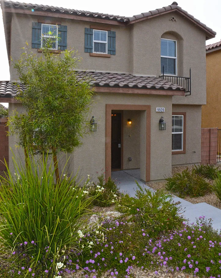 Impeccable Home in a Cul-de-Sac with Great Curb Appeal! — Photo 2