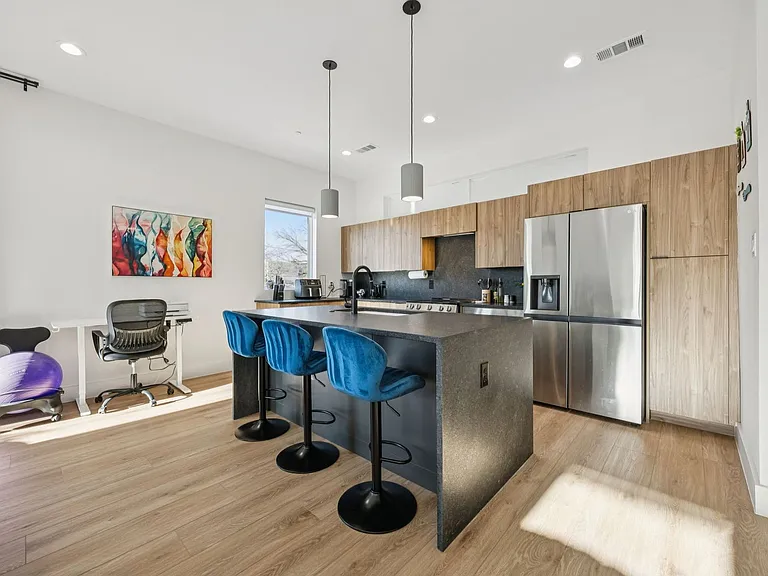 2206 Arroyo Ave — Photo 5