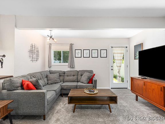 3rd image of 3308 Chestnut Ave SW