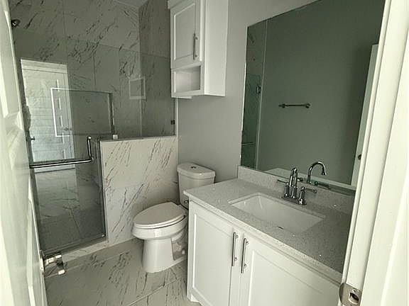 3rd image of 3806 Rosewood Ln #3