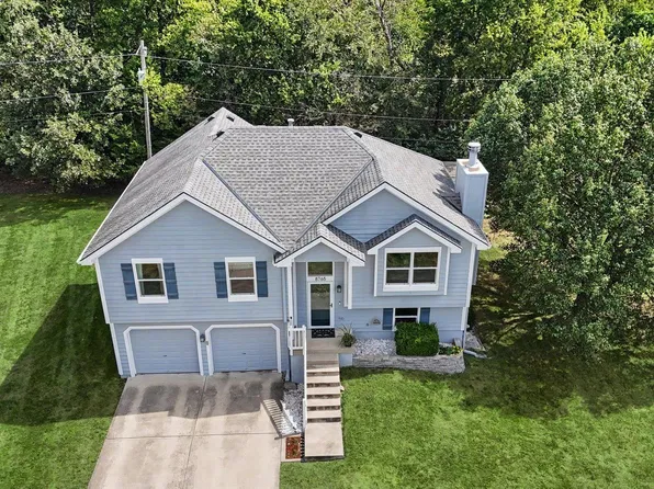 8765 Thompson Dr, De Soto, KS 66018