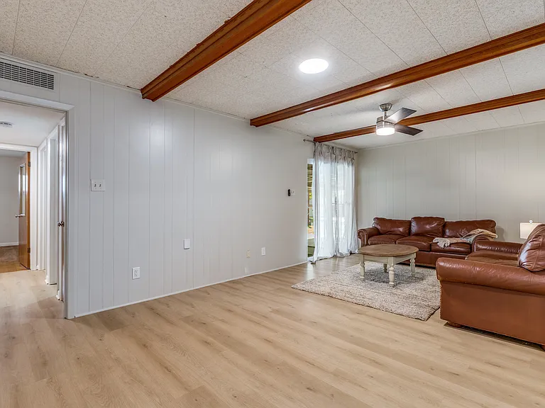 401 Daisy Dr — Photo 7