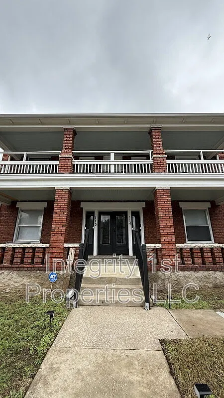 2 bed, 1.0 bath, 1050 sqft, $1,399 — Photo 3