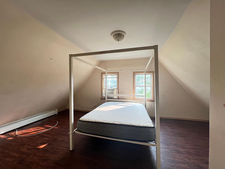 2nd image of 101 Brown Pl #3