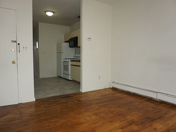 4th image of 107 Christopher Columbus Dr APT 3B
