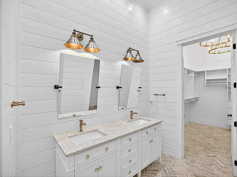3161 Club Dr — Photo 18