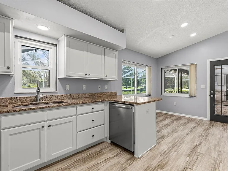 9447 Ashley Dr — Photo 24