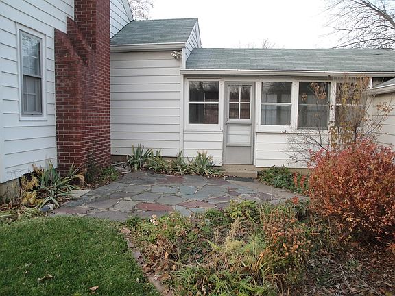 4th image of 6101 Burlington Ave