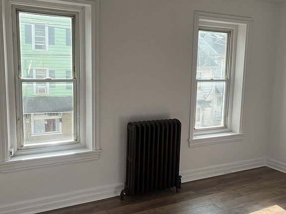2nd image of 523 N New St #523