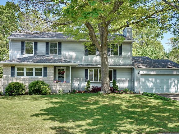 4th image of 26 Bristol Ct