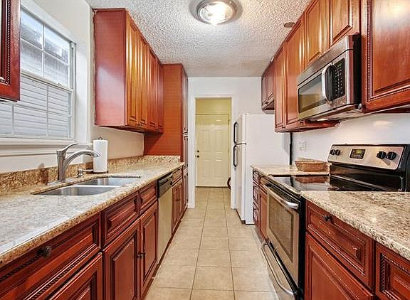 3rd image of 1815 Louisa St