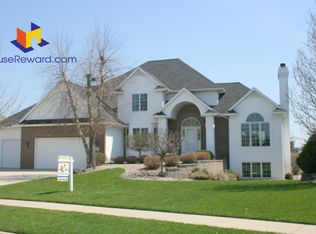 826 S Meadowbrook Ln, Waunakee, WI 53597