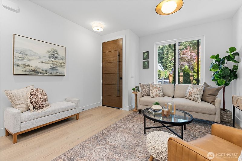4th image of 11309 Goodwin Way NE
