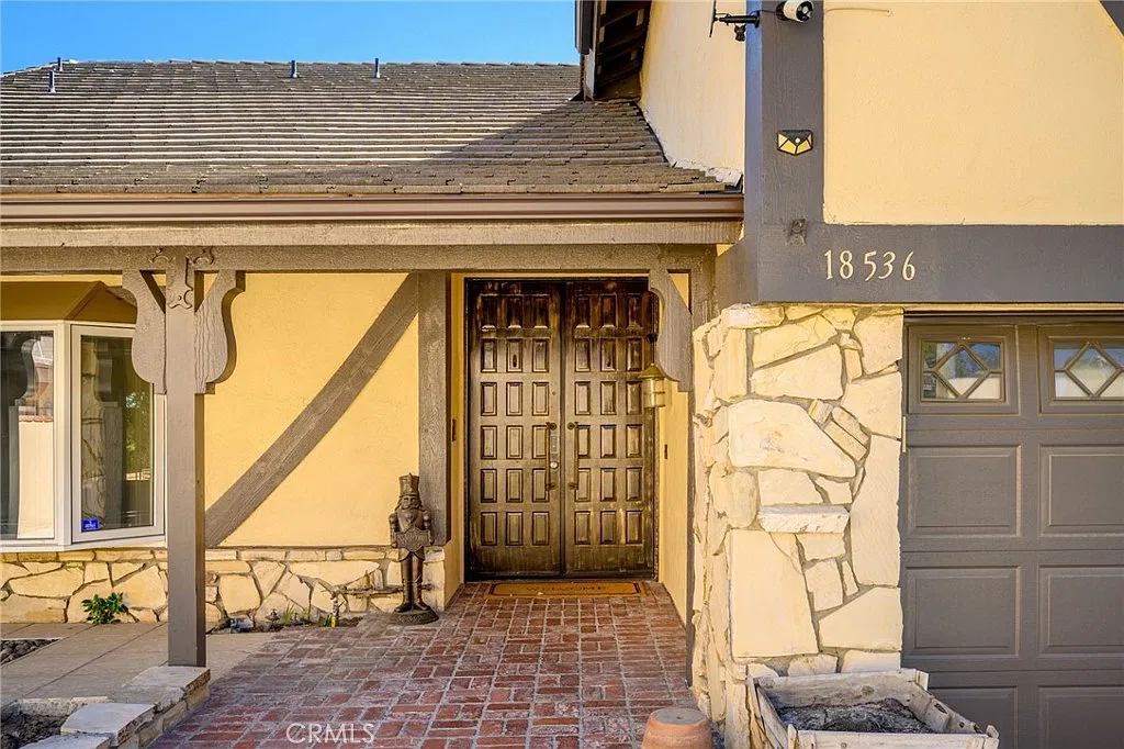 5 bed, 3360 sqft, $6,800 — Photo 2