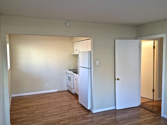 4th image of 2131 Yale Ave APT 201