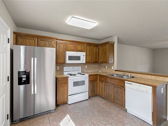 5th image of 703 W Garland St #B