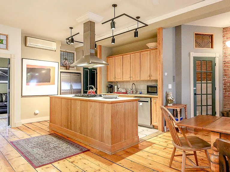 258 Warren St #2 — Photo 6