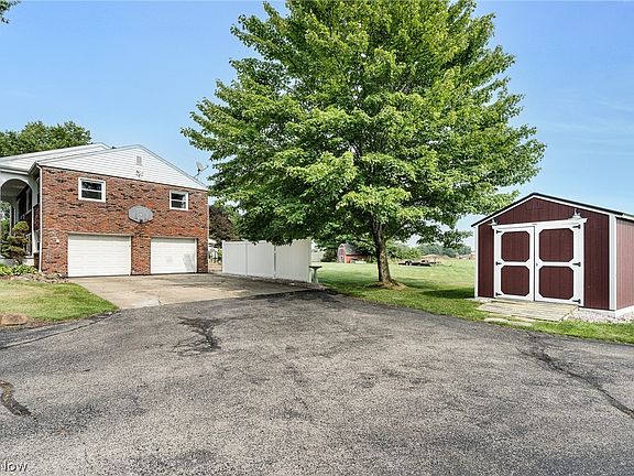4th image of 2109 Merle Rd